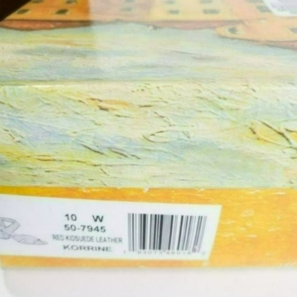 Bella Vita Korrine Block Heel Sandals-10W - Picture 10 of 10